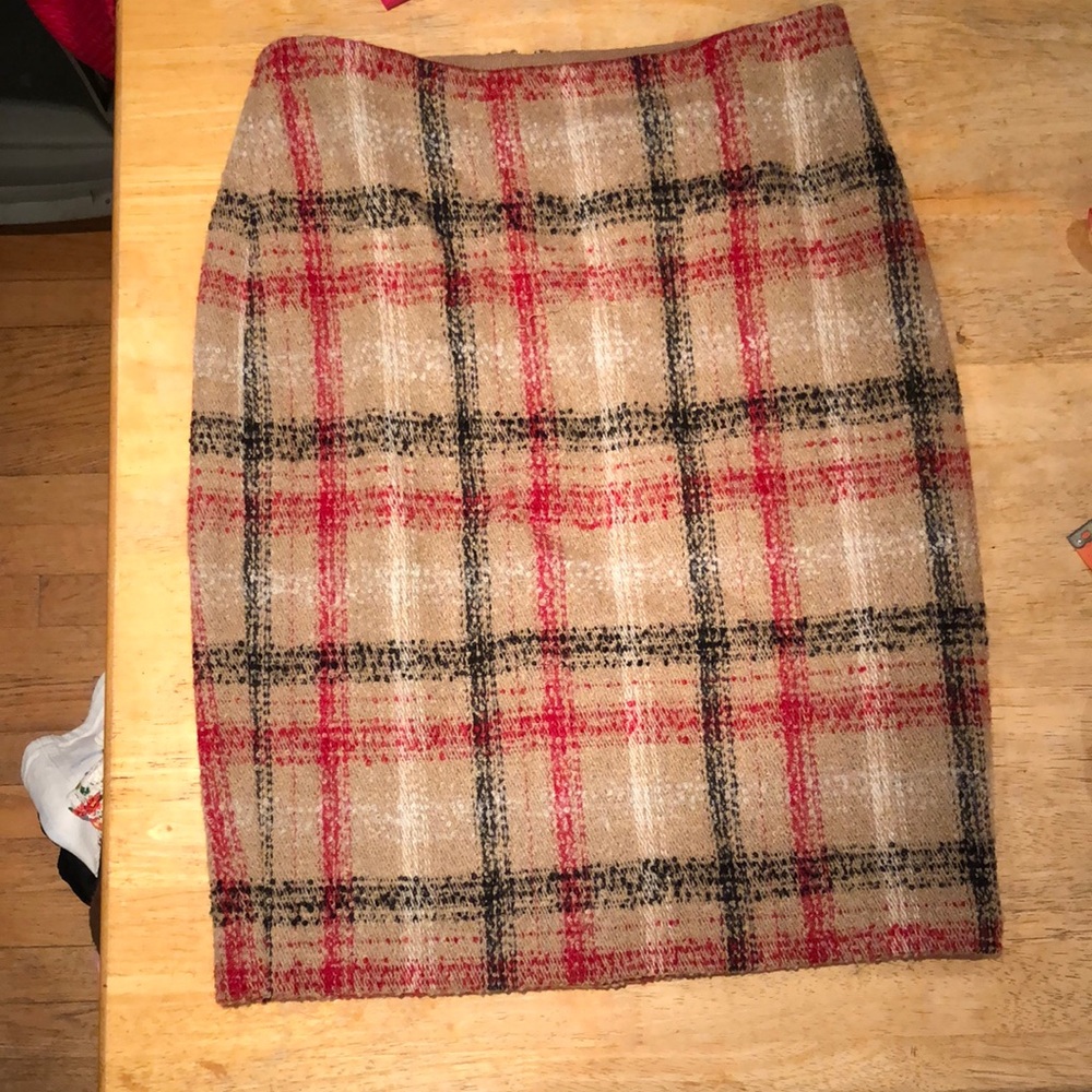 Talbots NWOT  tan/red/black/white plaid pencil skirt